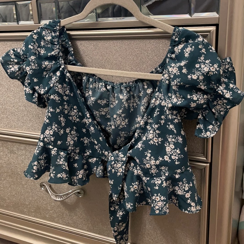Flower ties in front green and white SHEIN